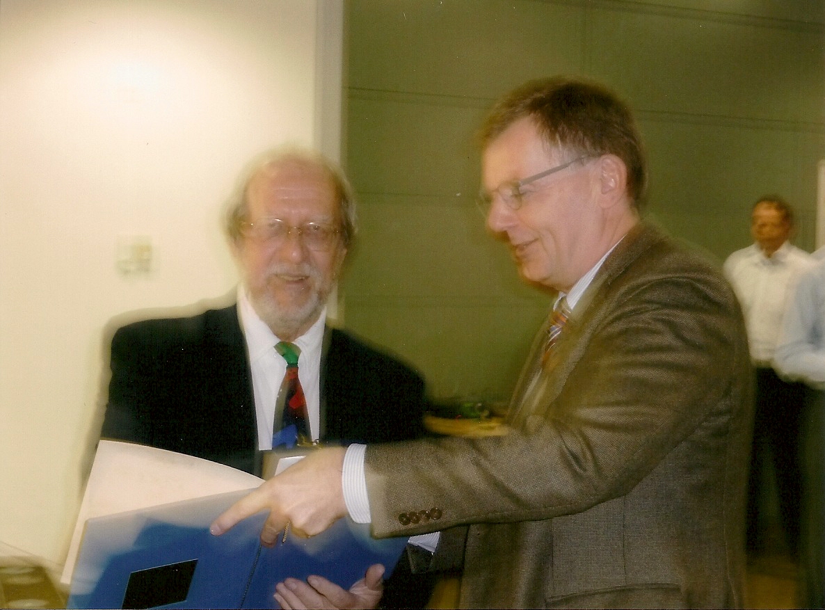 Otto receiving AIDA Medal